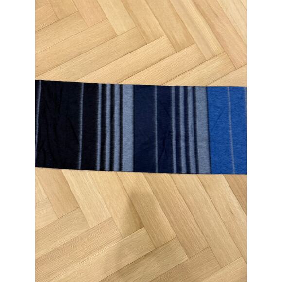 new with tags SAKS - Saks Fifth Ave x Piacenza Multi Blue Scarf o/s - Picture 4 of 8